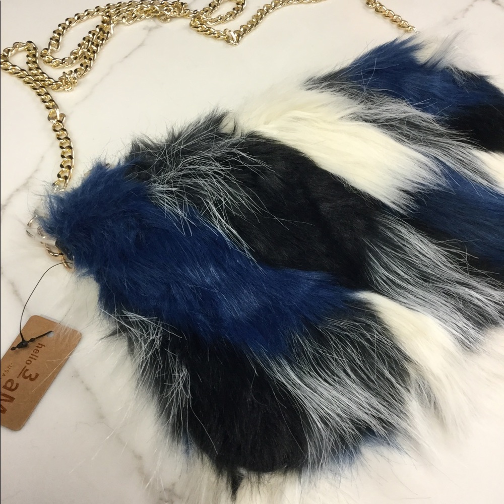 NWT Fur shoulder bag with detachable chain